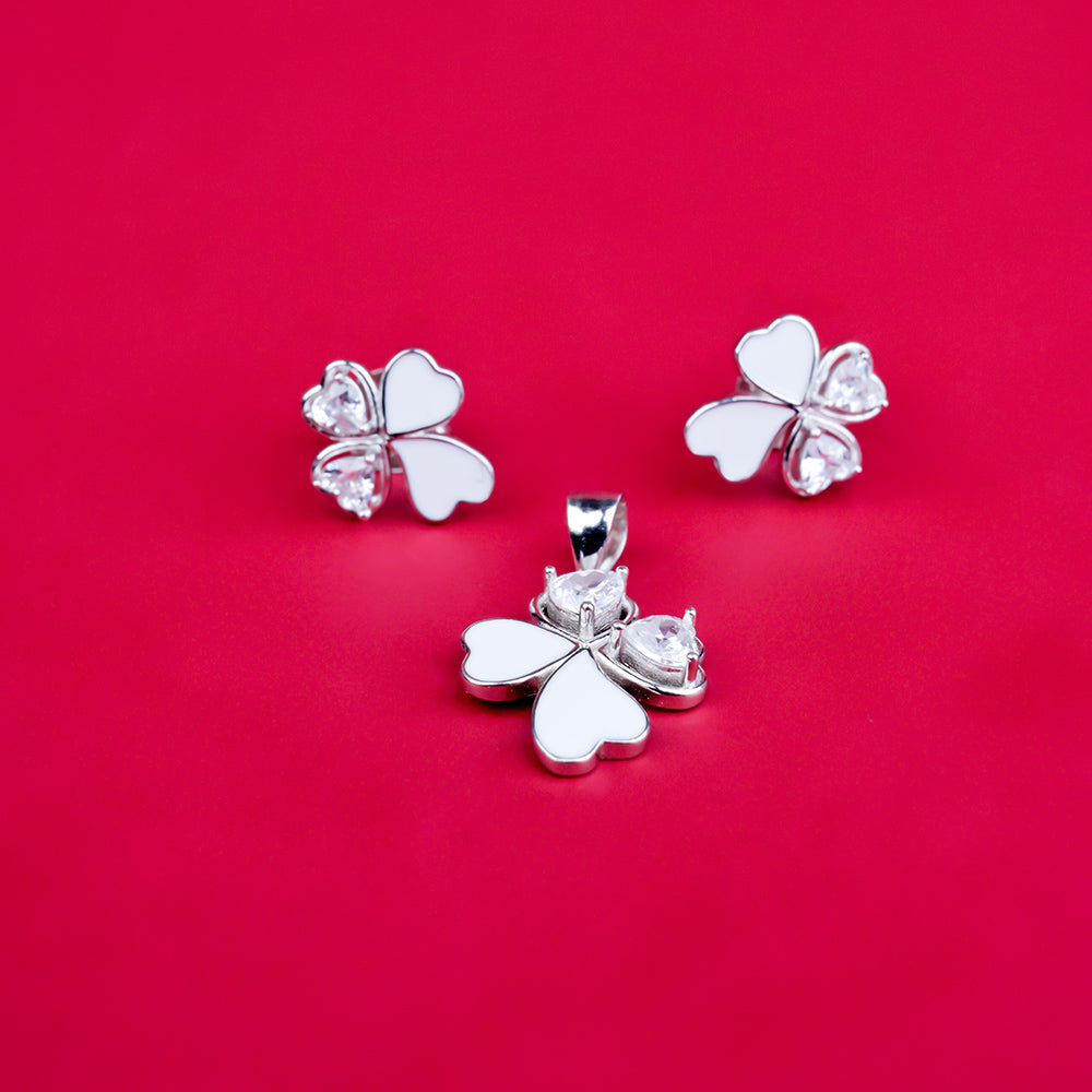 White Colour  Floral Butty Pendle